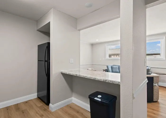 Newly Renovated Unit In Spfld #101 *